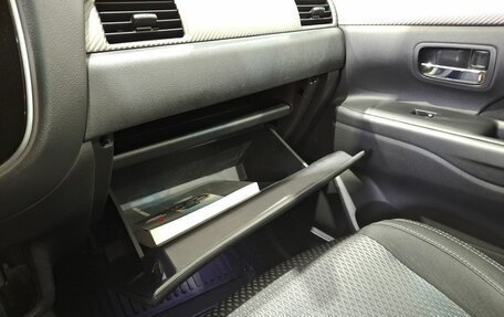 Mitsubishi Outlander III рестайлинг 3, 2018 год, 1 800 000 рублей, 35 фотография