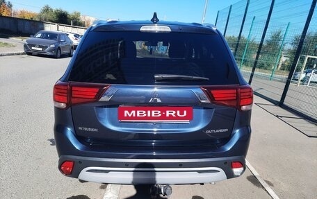 Mitsubishi Outlander III рестайлинг 3, 2019 год, 1 920 000 рублей, 3 фотография