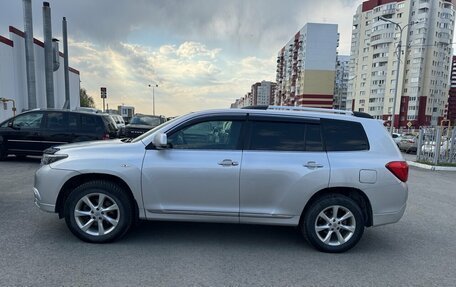 Toyota Highlander III, 2011 год, 1 900 000 рублей, 8 фотография
