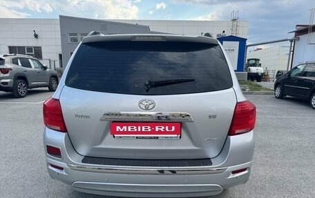 Toyota Highlander III, 2011 год, 1 900 000 рублей, 7 фотография