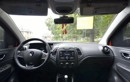 Renault Kaptur I рестайлинг, 2017 год, 1 329 000 рублей, 6 фотография
