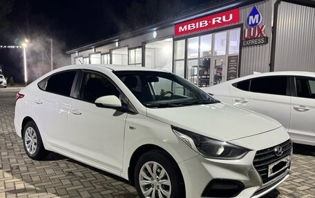 Hyundai Solaris II рестайлинг, 2017 год, 970 000 рублей, 1 фотография