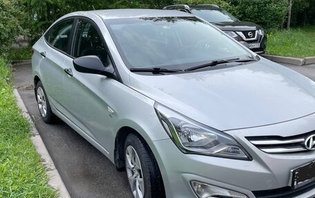 Hyundai Solaris II рестайлинг, 2015 год, 1 300 000 рублей, 4 фотография