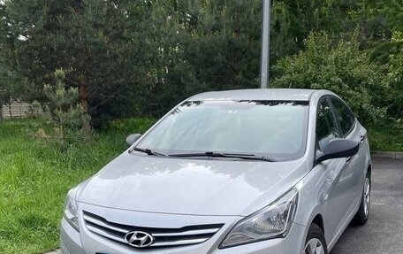 Hyundai Solaris II рестайлинг, 2015 год, 1 300 000 рублей, 2 фотография