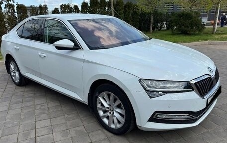 Skoda Superb III рестайлинг, 2021 год, 1 885 000 рублей, 1 фотография