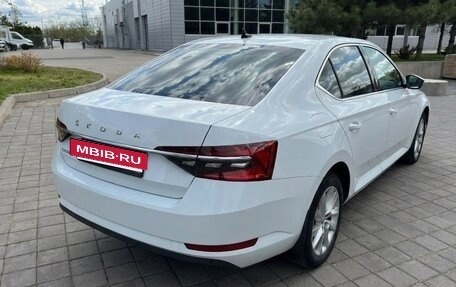 Skoda Superb III рестайлинг, 2021 год, 1 885 000 рублей, 3 фотография