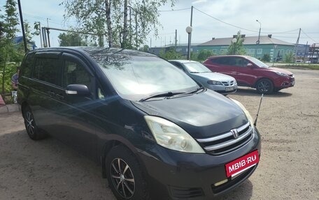 Toyota ISis I, 2010 год, 1 000 000 рублей, 2 фотография