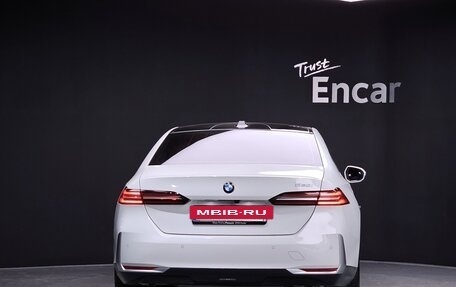 BMW 5 серия, 2025 год, 5 502 000 рублей, 4 фотография