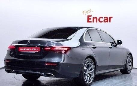 Mercedes-Benz E-Класс, 2021 год, 4 430 000 рублей, 3 фотография