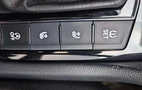Volkswagen Tiguan II, 2023 год, 2 200 000 рублей, 9 фотография