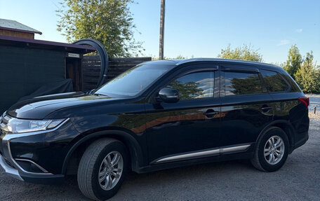 Mitsubishi Outlander III рестайлинг 3, 2017 год, 1 950 000 рублей, 8 фотография