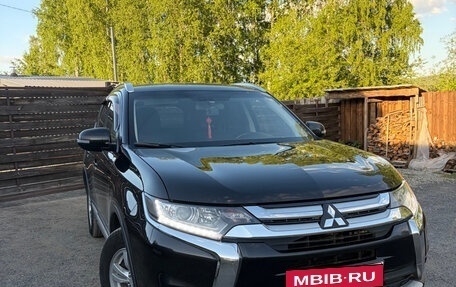 Mitsubishi Outlander III рестайлинг 3, 2017 год, 1 950 000 рублей, 5 фотография