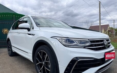 Volkswagen Tiguan II, 2023 год, 4 150 000 рублей, 1 фотография