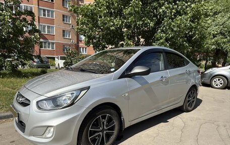 Hyundai Solaris II рестайлинг, 2013 год, 815 000 рублей, 1 фотография