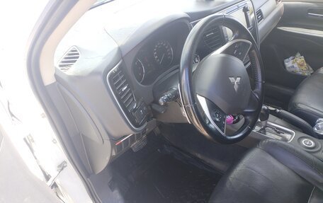 Mitsubishi Outlander III рестайлинг 3, 2012 год, 1 080 000 рублей, 9 фотография