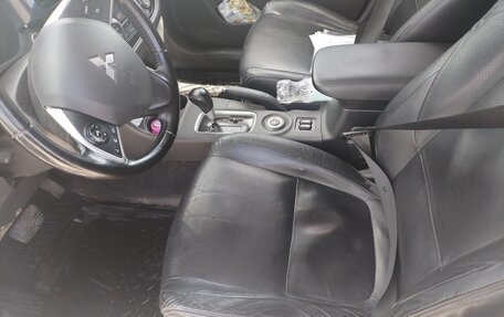 Mitsubishi Outlander III рестайлинг 3, 2012 год, 1 080 000 рублей, 10 фотография