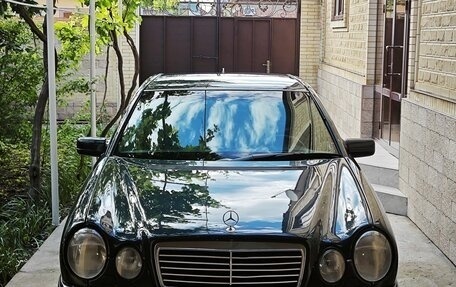 Mercedes-Benz E-Класс, 1998 год, 410 000 рублей, 1 фотография