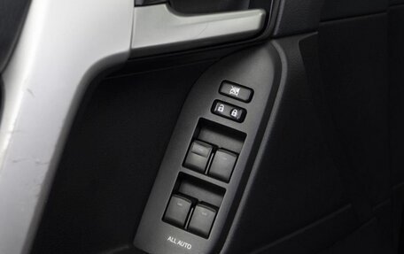 Toyota Land Cruiser Prado 150 рестайлинг 2, 2019 год, 4 200 000 рублей, 8 фотография