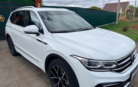 Volkswagen Tiguan II, 2023 год, 4 150 000 рублей, 2 фотография