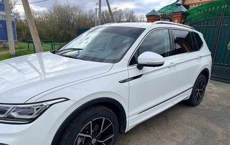 Volkswagen Tiguan II, 2023 год, 4 150 000 рублей, 3 фотография