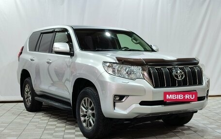 Toyota Land Cruiser Prado 150 рестайлинг 2, 2019 год, 4 500 000 рублей, 3 фотография