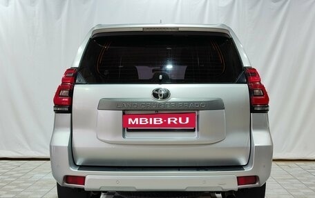 Toyota Land Cruiser Prado 150 рестайлинг 2, 2019 год, 4 500 000 рублей, 6 фотография