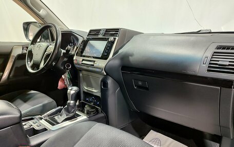 Toyota Land Cruiser Prado 150 рестайлинг 2, 2019 год, 4 500 000 рублей, 14 фотография