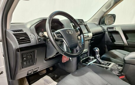 Toyota Land Cruiser Prado 150 рестайлинг 2, 2019 год, 4 500 000 рублей, 17 фотография