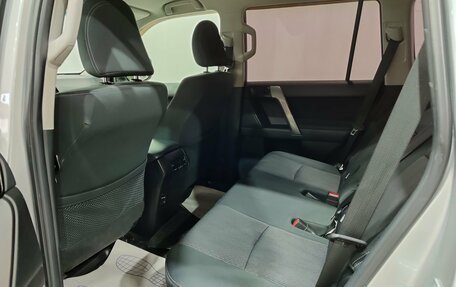Toyota Land Cruiser Prado 150 рестайлинг 2, 2019 год, 4 500 000 рублей, 18 фотография