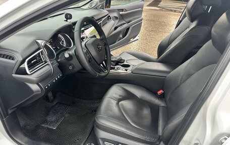 Toyota Camry, 2019 год, 2 300 000 рублей, 7 фотография