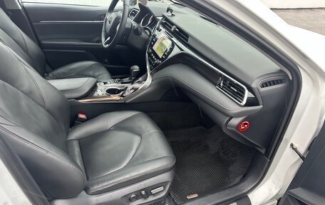 Toyota Camry, 2019 год, 2 300 000 рублей, 8 фотография