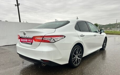 Toyota Camry, 2019 год, 2 300 000 рублей, 3 фотография