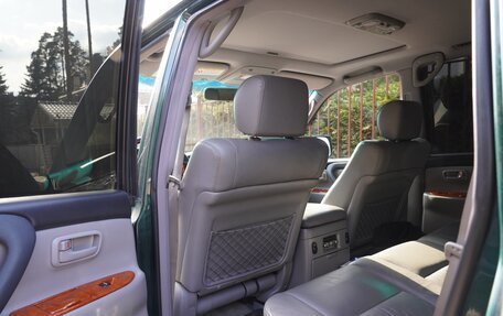 Toyota Land Cruiser 100 рестайлинг 2, 2004 год, 1 850 000 рублей, 10 фотография
