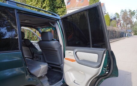 Toyota Land Cruiser 100 рестайлинг 2, 2004 год, 1 850 000 рублей, 13 фотография