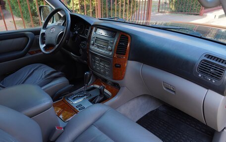Toyota Land Cruiser 100 рестайлинг 2, 2004 год, 1 850 000 рублей, 14 фотография