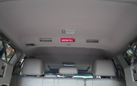 Toyota Land Cruiser 100 рестайлинг 2, 2004 год, 1 850 000 рублей, 22 фотография