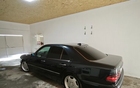 Mercedes-Benz E-Класс, 1998 год, 410 000 рублей, 9 фотография