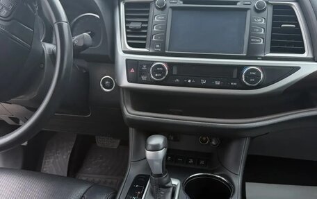 Toyota Highlander III, 2014 год, 3 180 000 рублей, 6 фотография