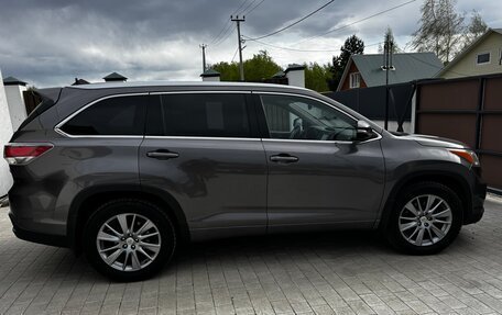 Toyota Highlander III, 2014 год, 3 180 000 рублей, 10 фотография