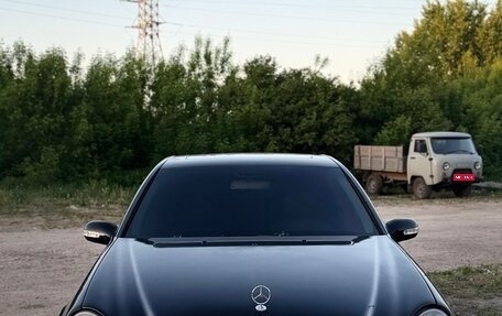 Mercedes-Benz E-Класс, 2004 год, 750 000 рублей, 1 фотография