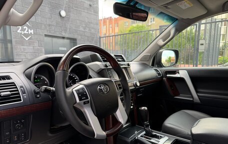 Toyota Land Cruiser Prado 150 рестайлинг 2, 2014 год, 3 680 000 рублей, 19 фотография