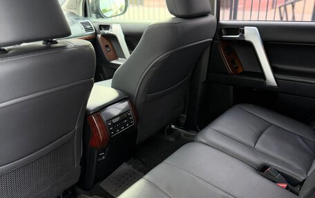 Toyota Land Cruiser Prado 150 рестайлинг 2, 2014 год, 3 680 000 рублей, 24 фотография