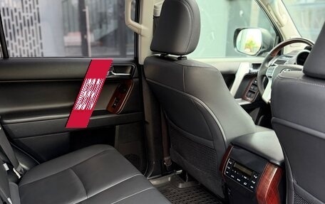 Toyota Land Cruiser Prado 150 рестайлинг 2, 2014 год, 3 680 000 рублей, 26 фотография