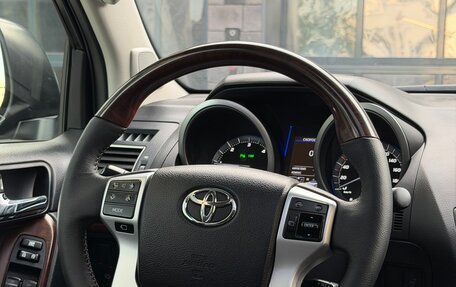 Toyota Land Cruiser Prado 150 рестайлинг 2, 2014 год, 3 680 000 рублей, 35 фотография
