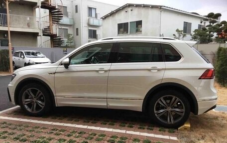 Volkswagen Tiguan II, 2018 год, 1 936 000 рублей, 4 фотография