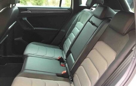 Volkswagen Tiguan II, 2018 год, 1 936 000 рублей, 7 фотография