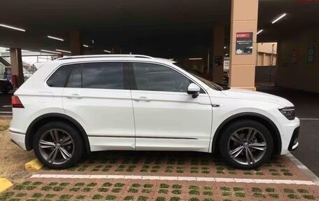 Volkswagen Tiguan II, 2018 год, 1 936 000 рублей, 9 фотография