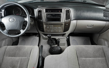 Toyota Land Cruiser 100 рестайлинг 2, 2007 год, 2 339 000 рублей, 13 фотография