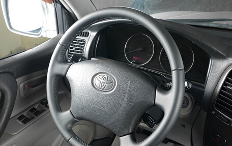 Toyota Land Cruiser 100 рестайлинг 2, 2007 год, 2 339 000 рублей, 12 фотография