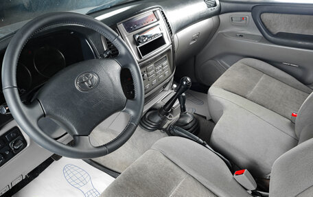 Toyota Land Cruiser 100 рестайлинг 2, 2007 год, 2 339 000 рублей, 8 фотография
